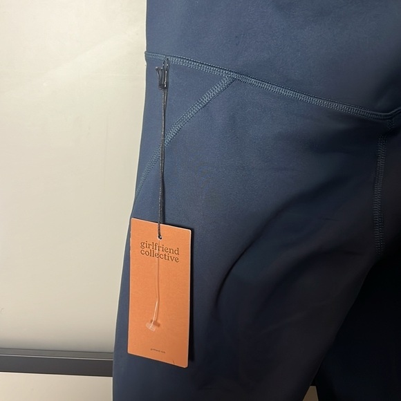 NWT girlfriend collective HIGH WAIST CAPRI LEGGINGS IN Navy Size Small - Picture 6 of 6